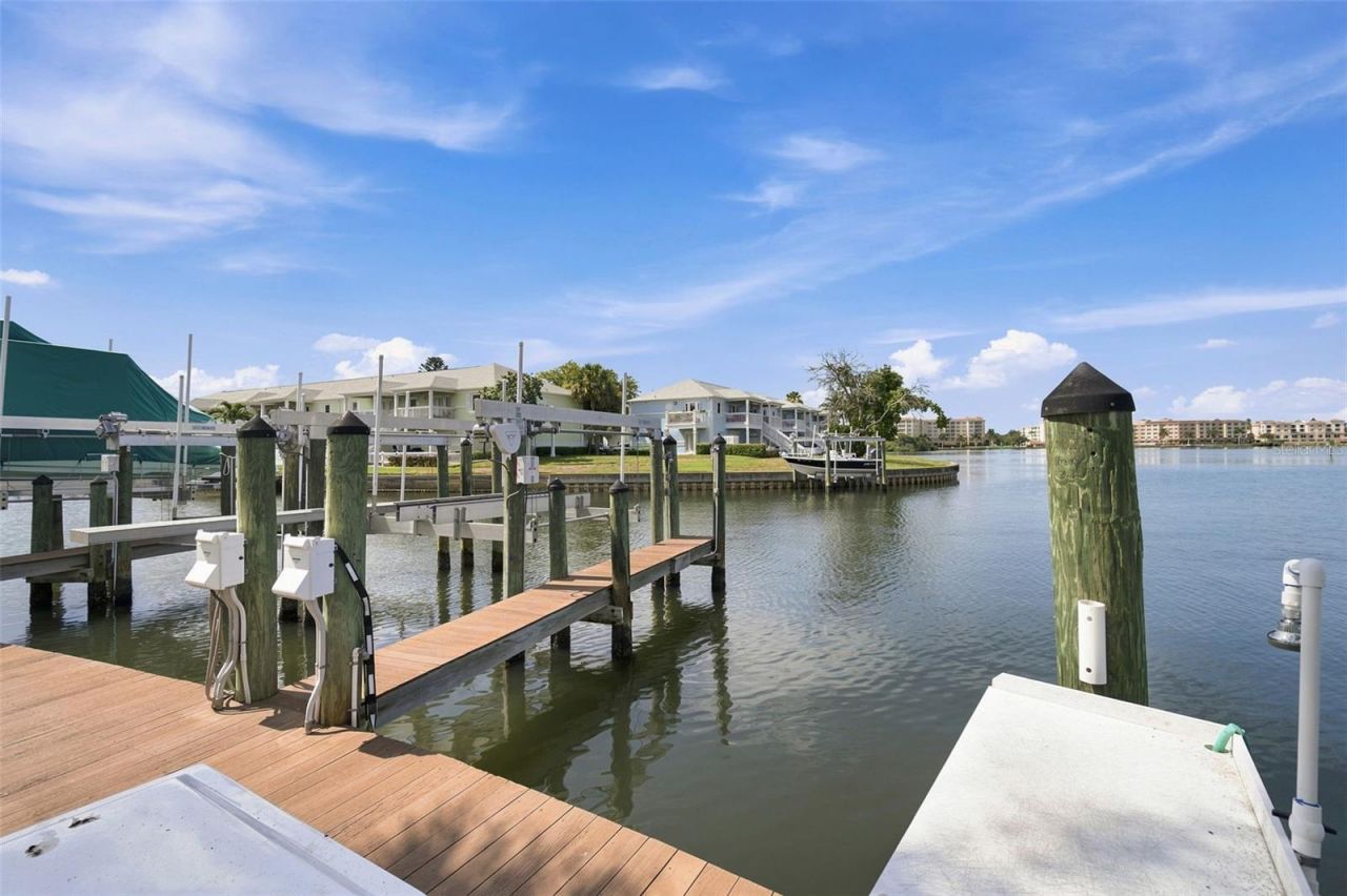 4725 Coquina Key Drive Se, Unit D, Saint Petersburg, FL 33705 Photo
