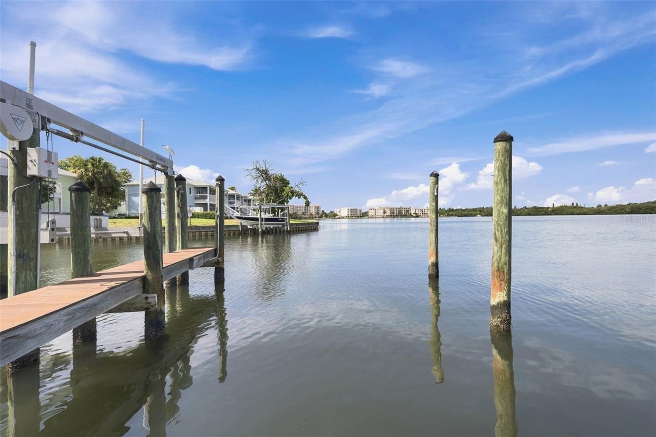 4725 Coquina Key Drive Se, Unit D, Saint Petersburg, FL 33705 Photo