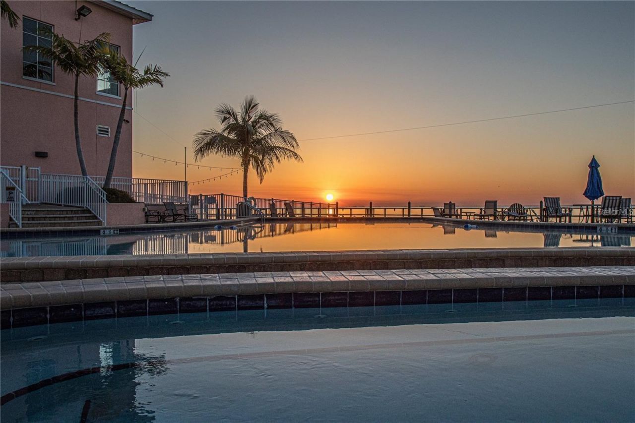 4725 Coquina Key Drive Se, Unit D, Saint Petersburg, FL 33705 Photo