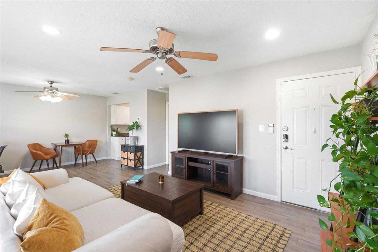 4725 Coquina Key Drive Se, Unit D, Saint Petersburg, FL 33705 Photo
