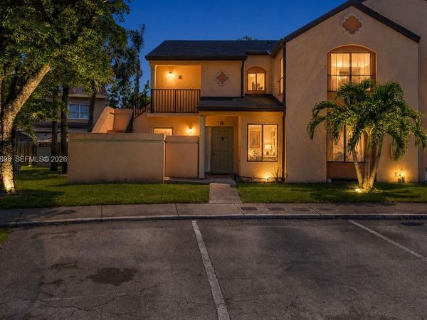 8211 NW 191st St , Unit 3-H, Hialeah, FL 33015