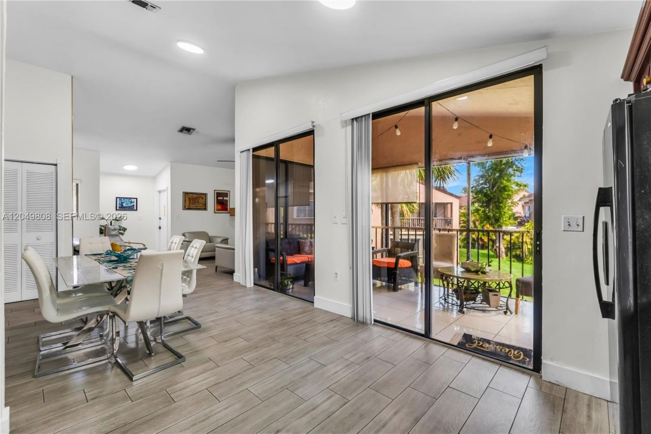 8211 NW 191st St, Unit 3-H, Hialeah, FL 33015 Photo