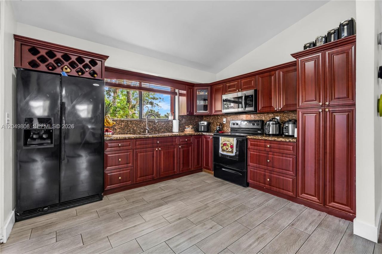8211 NW 191st St, Unit 3-H, Hialeah, FL 33015 Photo