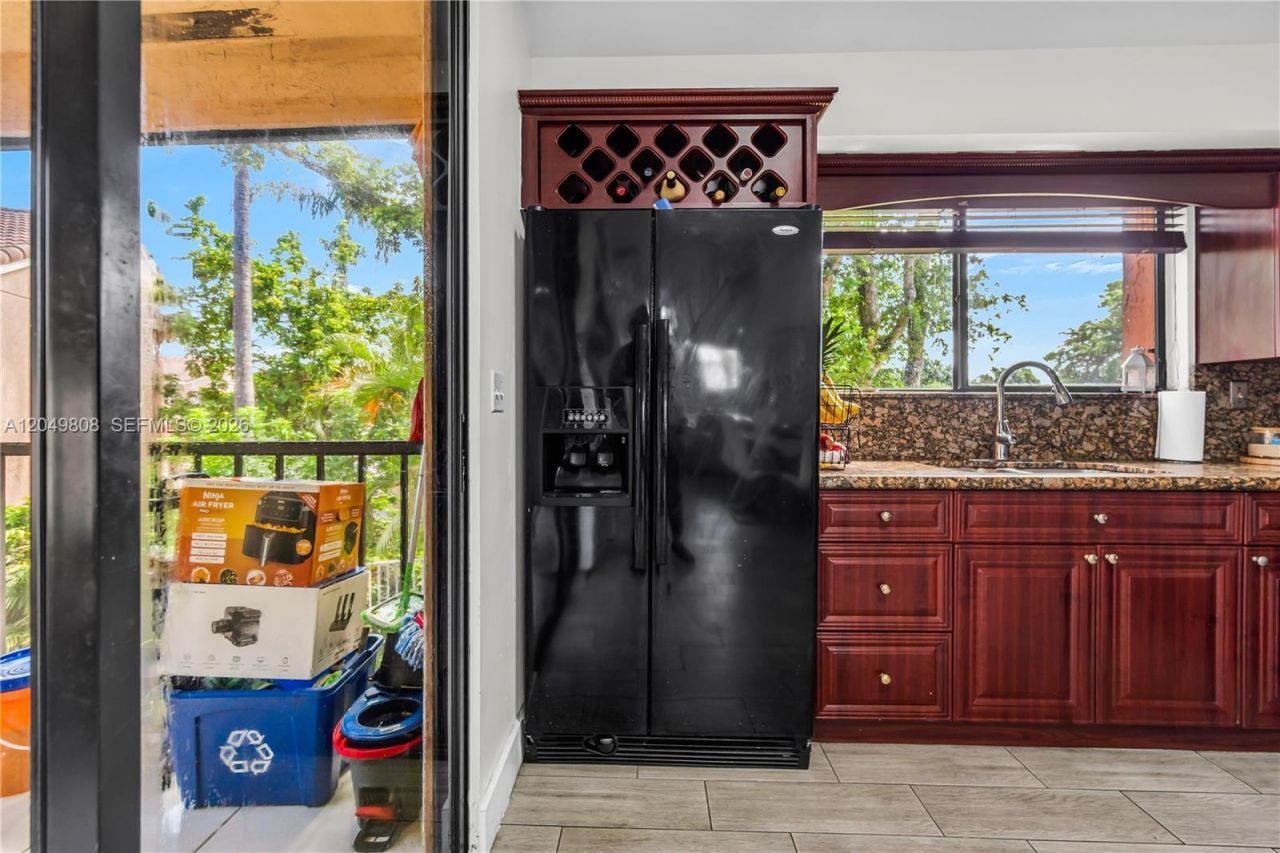 8211 NW 191st St, Unit 3-H, Hialeah, FL 33015 Photo