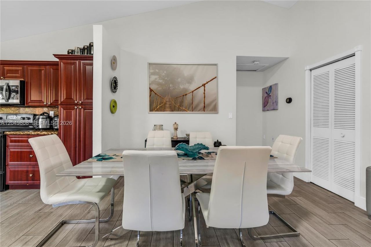 8211 NW 191st St, Unit 3-H, Hialeah, FL 33015 Photo