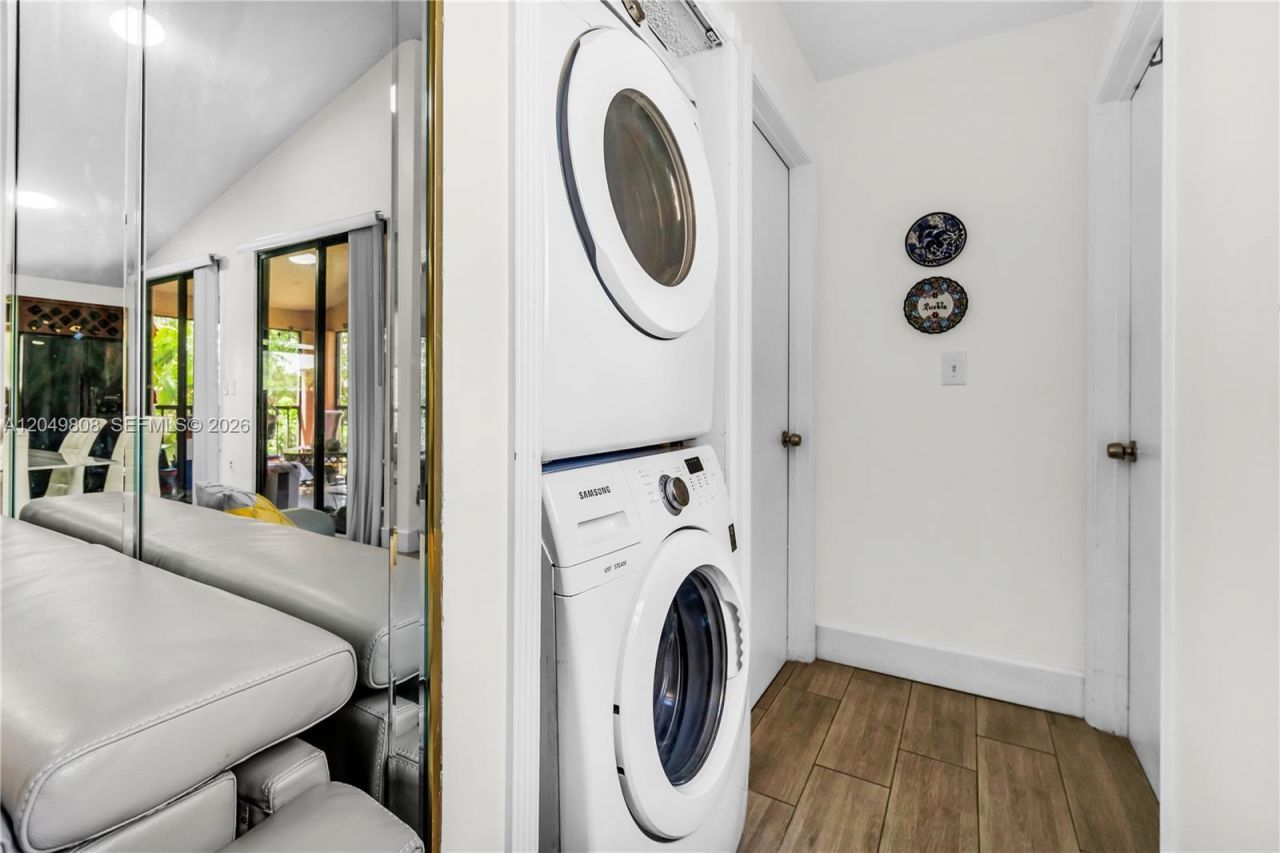 8211 NW 191st St, Unit 3-H, Hialeah, FL 33015 Photo