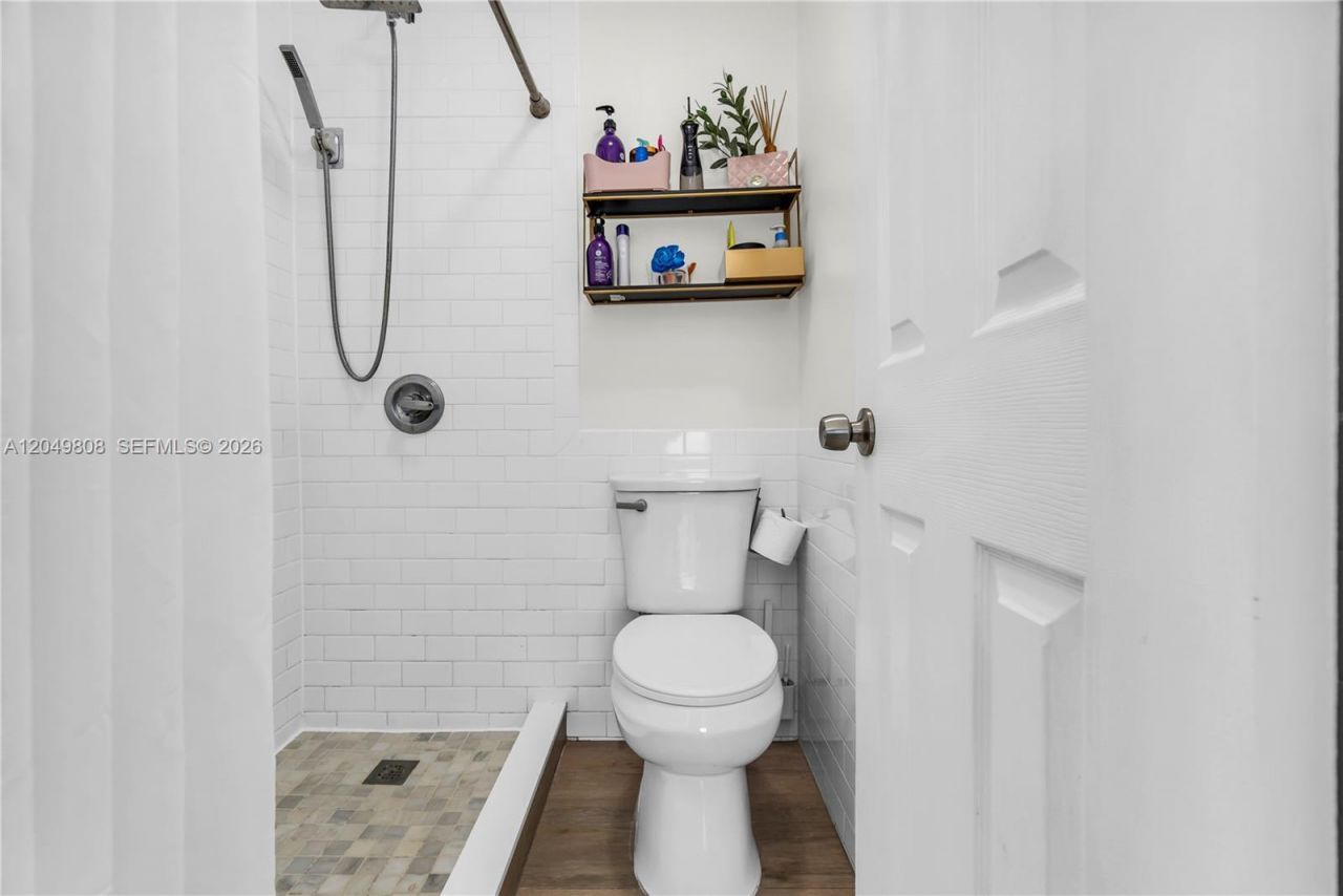 8211 NW 191st St, Unit 3-H, Hialeah, FL 33015 Photo