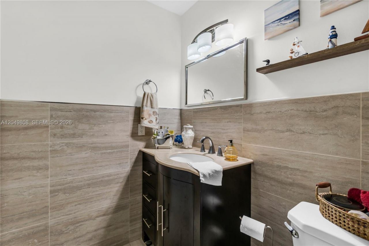 8211 NW 191st St, Unit 3-H, Hialeah, FL 33015 Photo