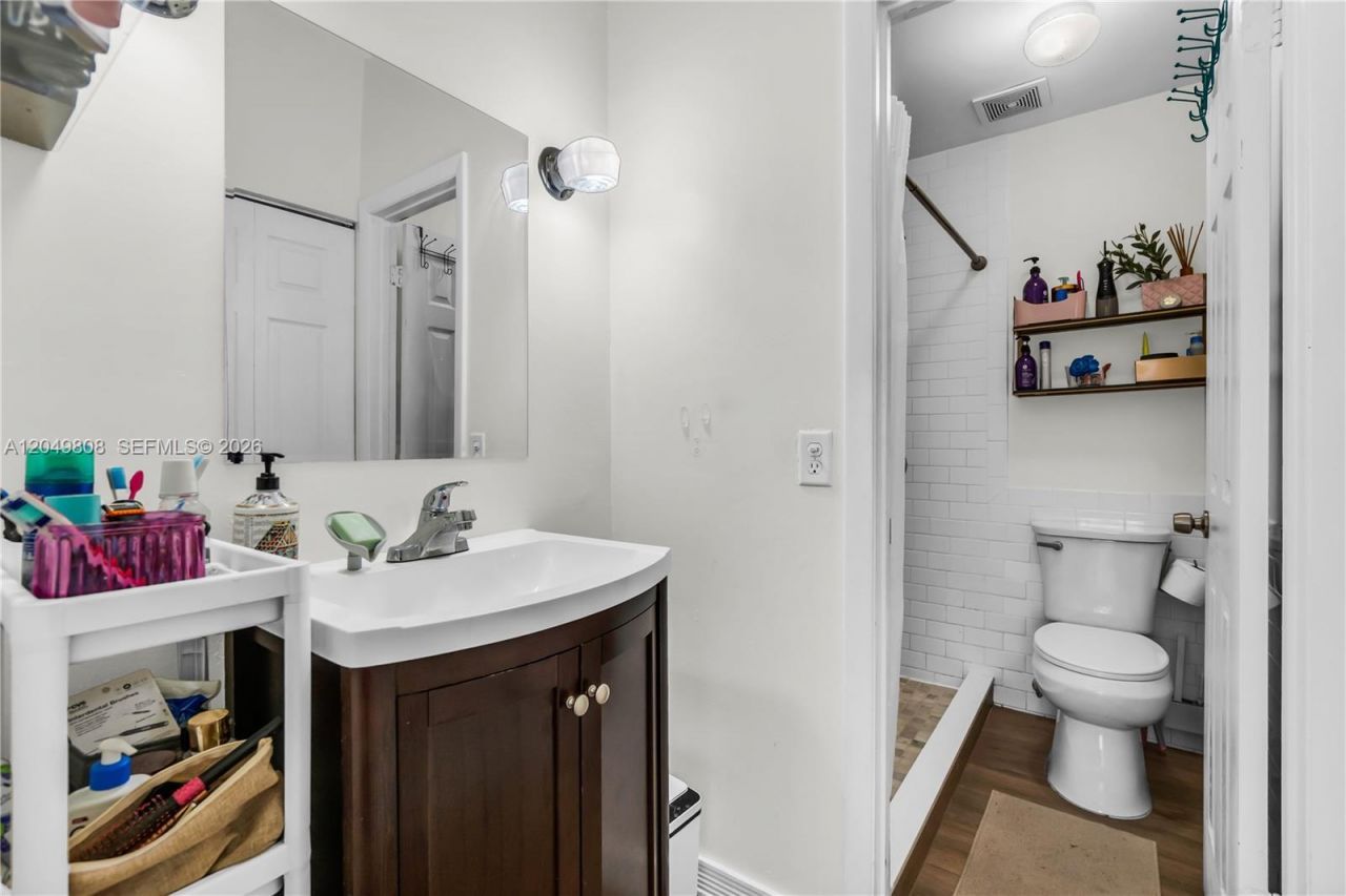8211 NW 191st St, Unit 3-H, Hialeah, FL 33015 Photo