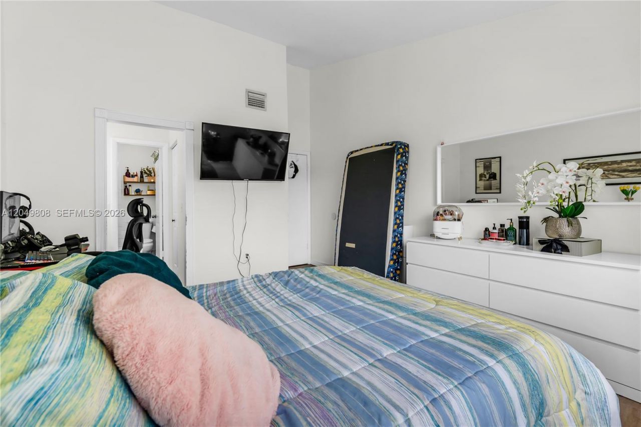 8211 NW 191st St, Unit 3-H, Hialeah, FL 33015 Photo