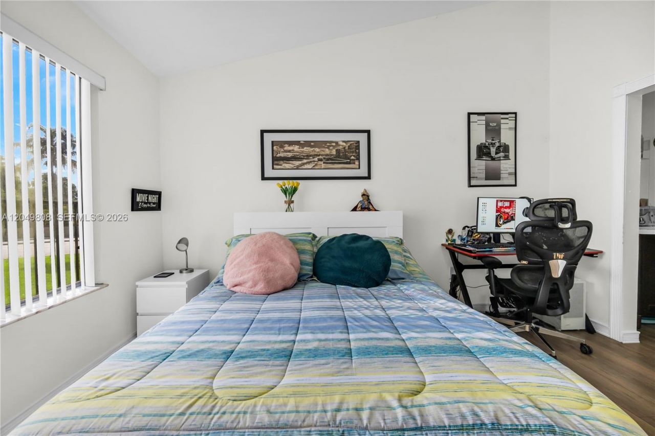 8211 NW 191st St, Unit 3-H, Hialeah, FL 33015 Photo