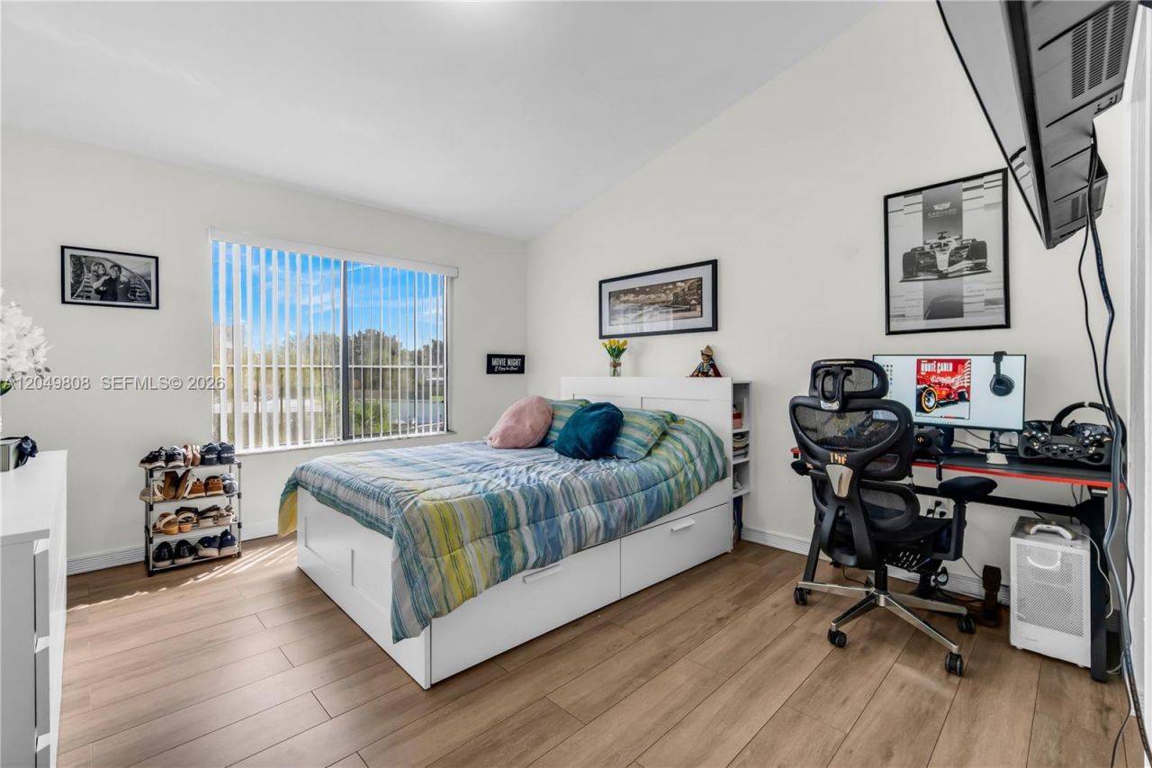 8211 NW 191st St, Unit 3-H, Hialeah, FL 33015 Photo