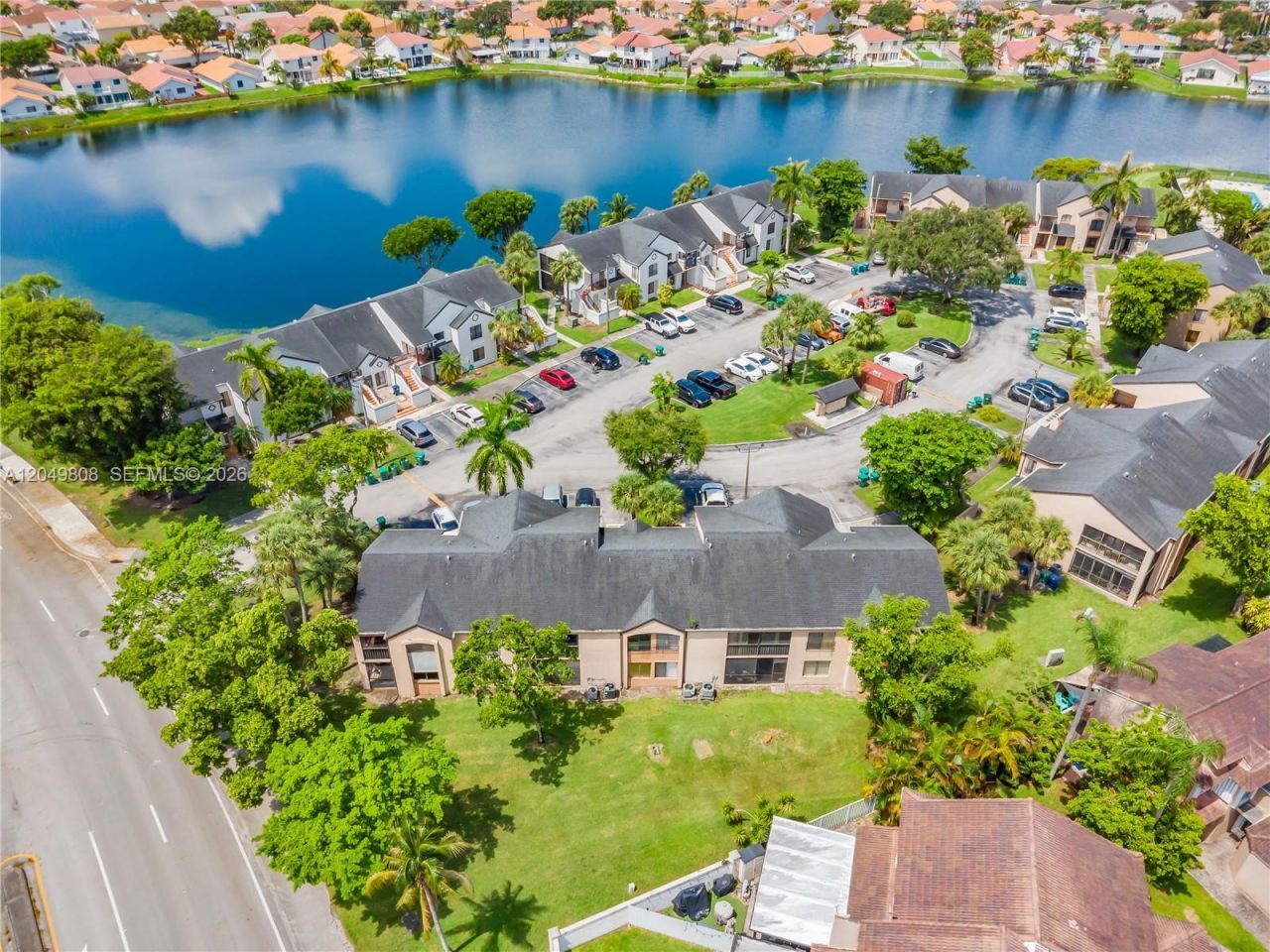 8211 NW 191st St, Unit 3-H, Hialeah, FL 33015 Photo