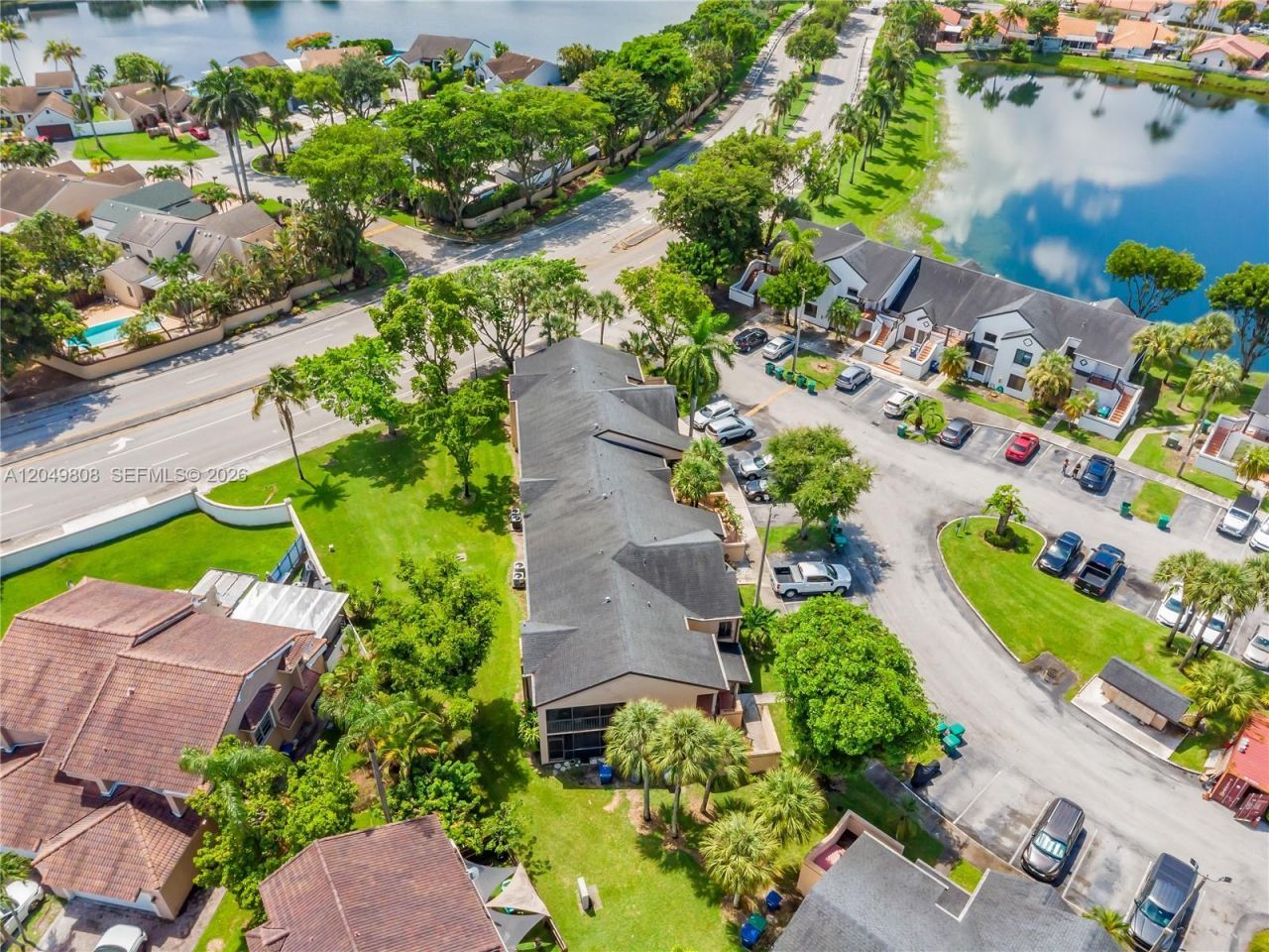 8211 NW 191st St, Unit 3-H, Hialeah, FL 33015 Photo