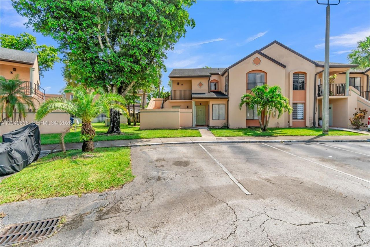 8211 NW 191st St, Unit 3-H, Hialeah, FL 33015 Photo