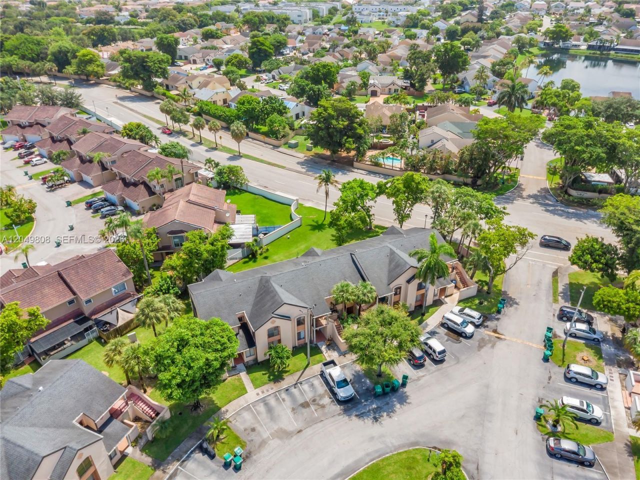 8211 NW 191st St, Unit 3-H, Hialeah, FL 33015 Photo