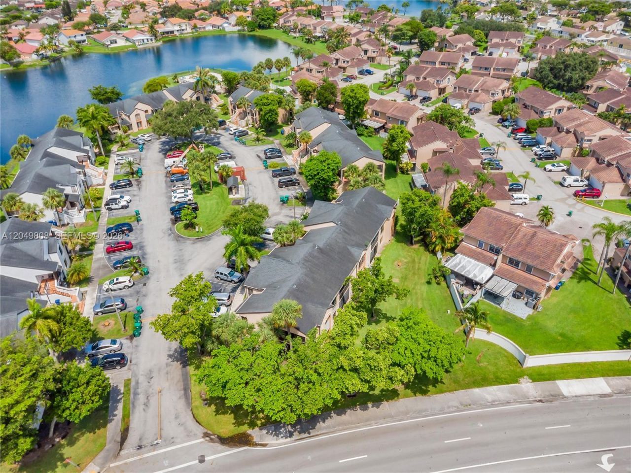 8211 NW 191st St, Unit 3-H, Hialeah, FL 33015 Photo