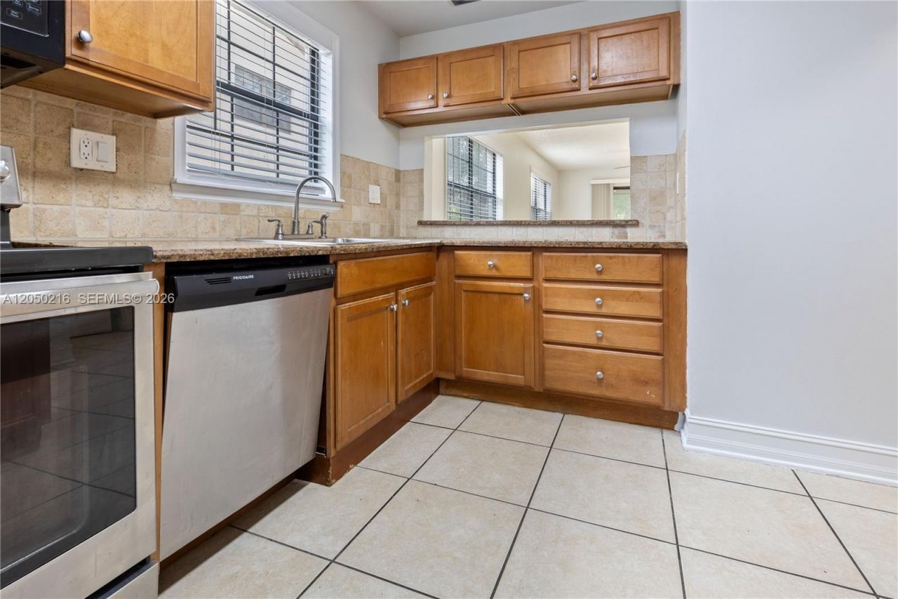 5236 Treetops Drive , Unit L-104, Naples, FL 34113 Photo
