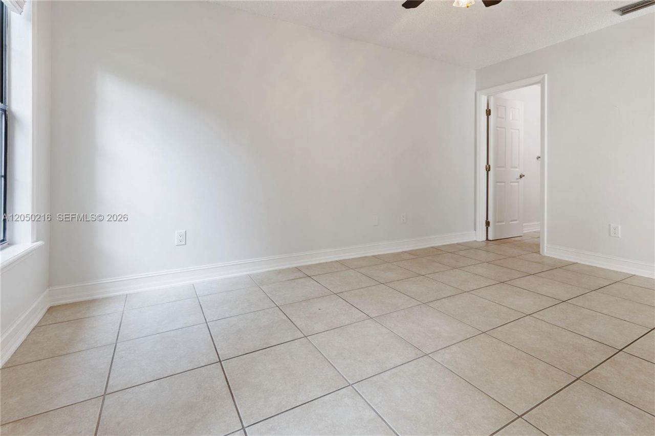 5236 Treetops Drive , Unit L-104, Naples, FL 34113 Photo