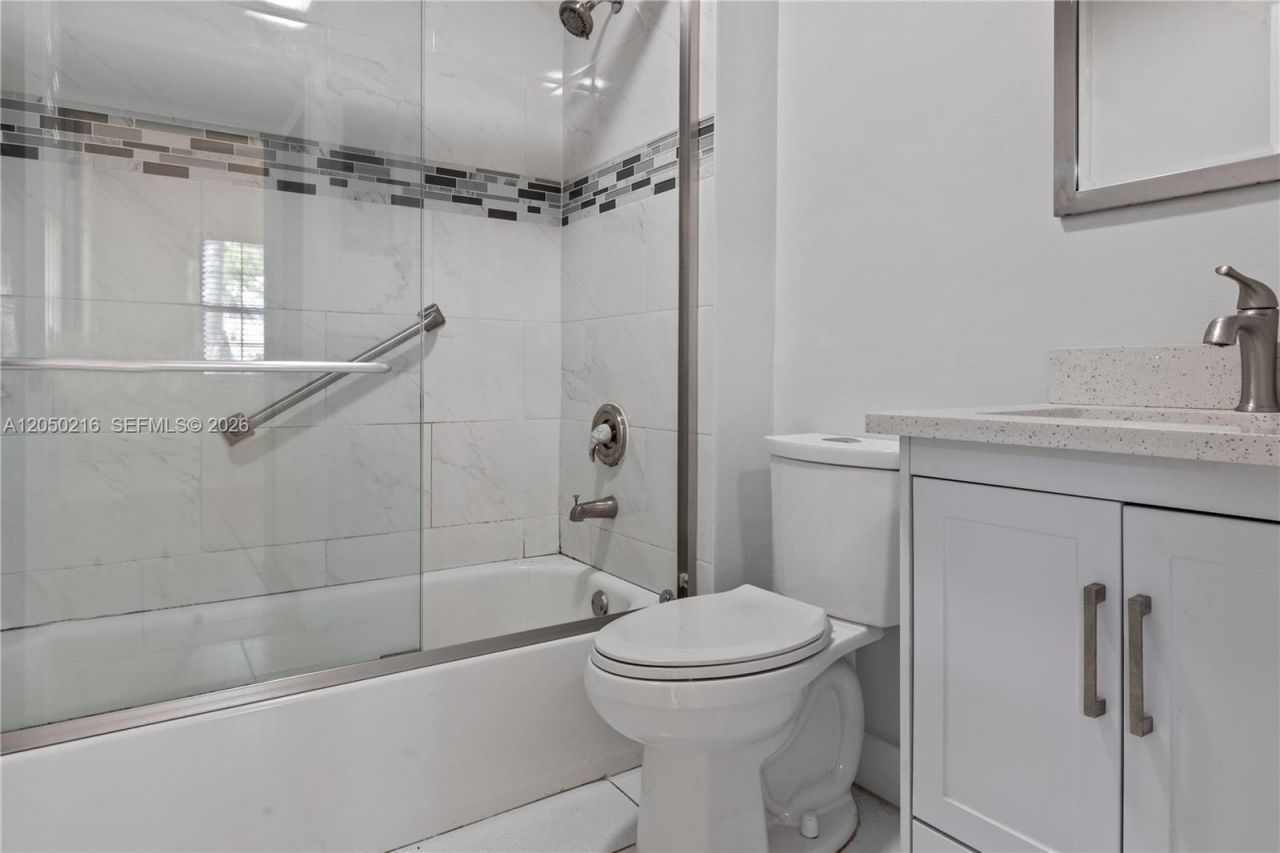 5236 Treetops Drive , Unit L-104, Naples, FL 34113 Photo