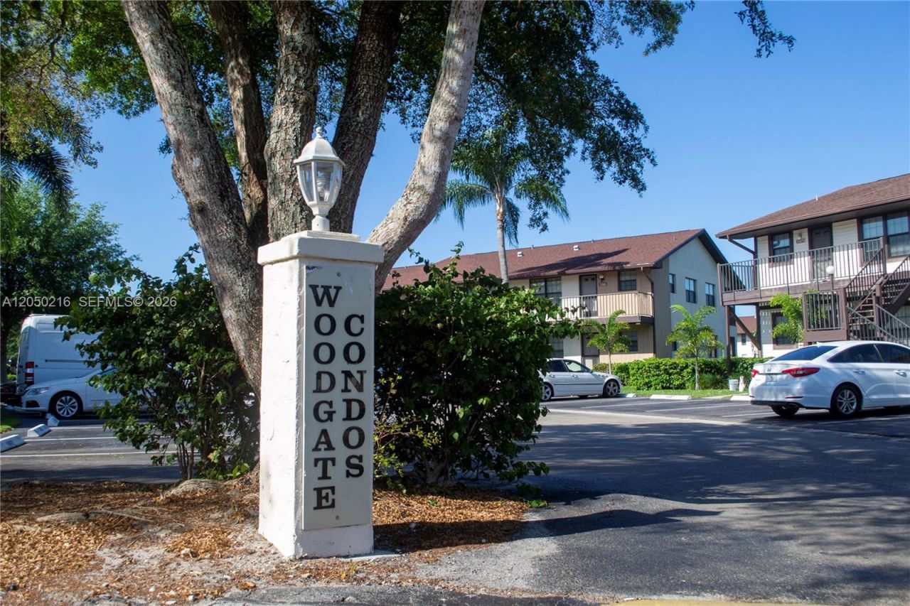 5236 Treetops Drive , Unit L-104, Naples, FL 34113 Photo