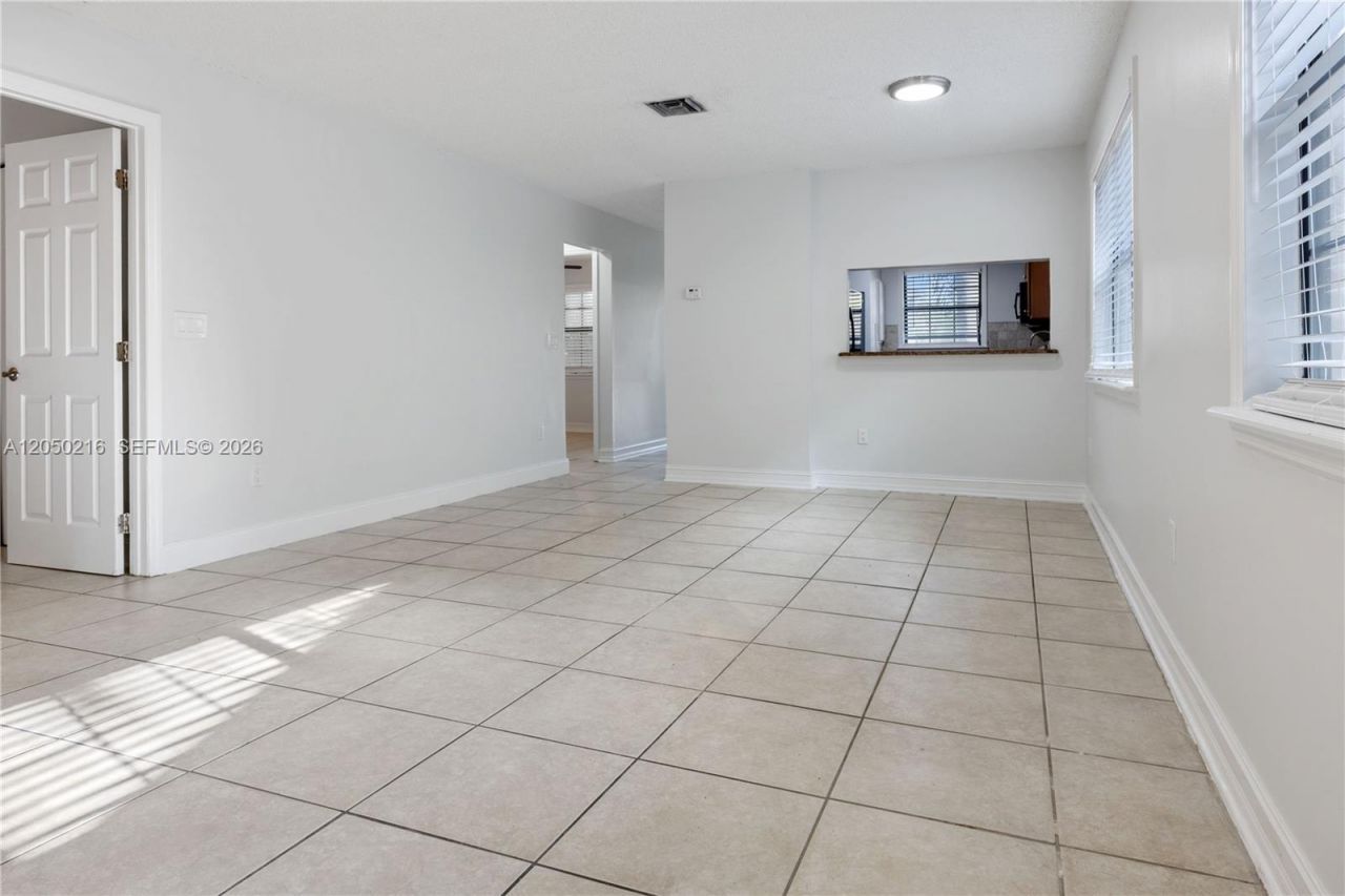 5236 Treetops Drive , Unit L-104, Naples, FL 34113 Photo