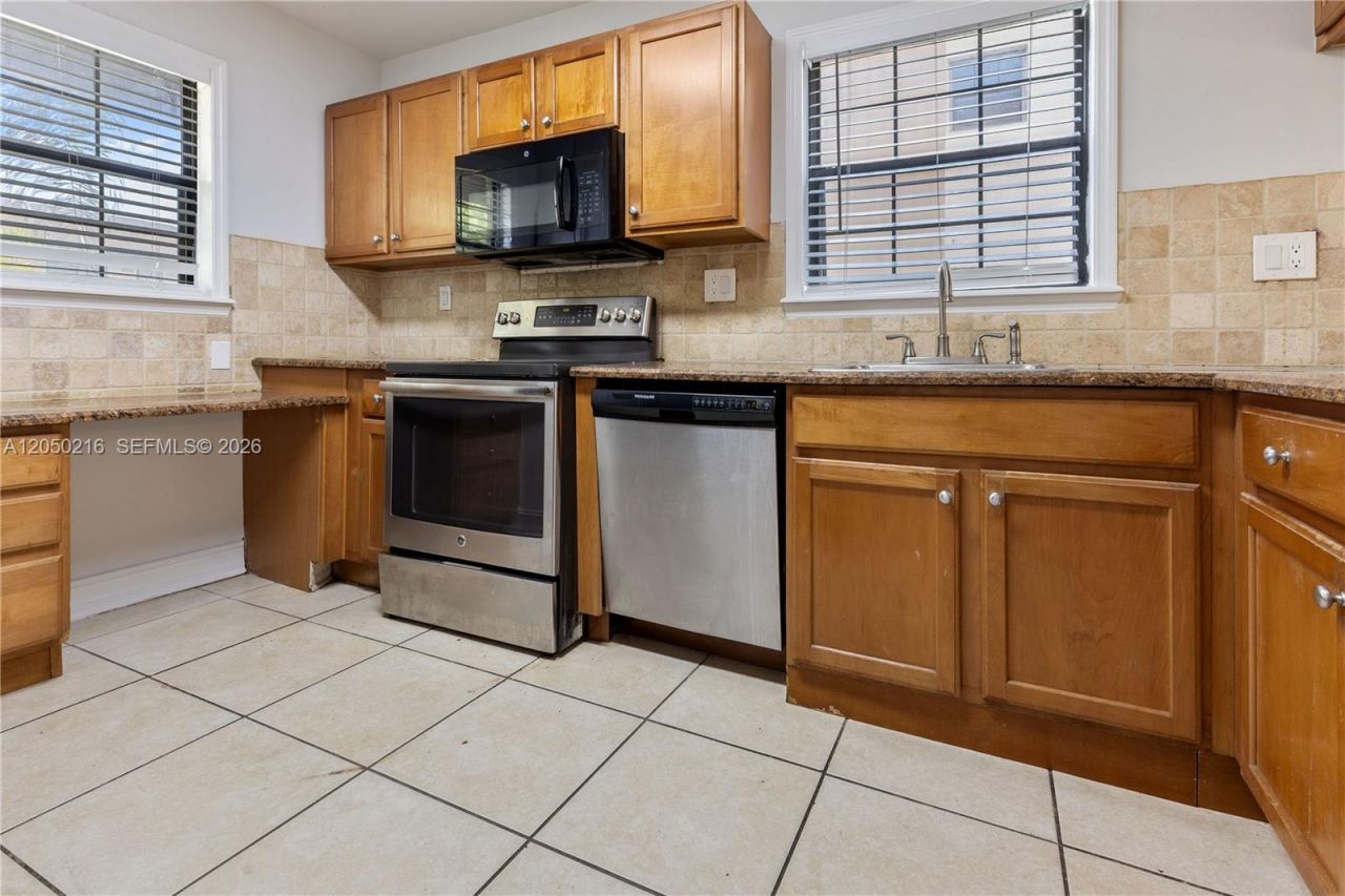 5236 Treetops Drive , Unit L-104, Naples, FL 34113 Photo