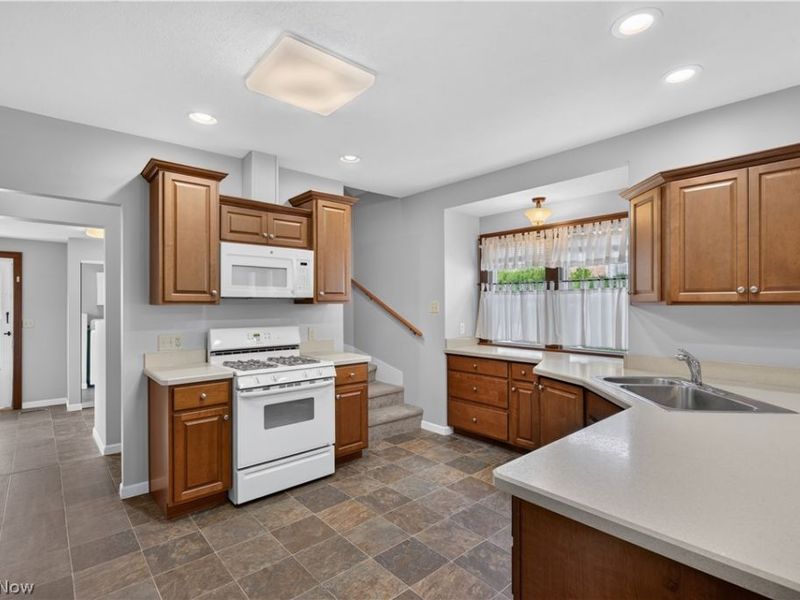 862 Lakeview Drive, Lorain, OH 44052 Photo 20