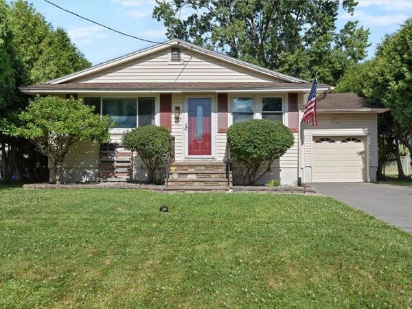 107 Glenwood Drive S, Liverpool, NY 13090