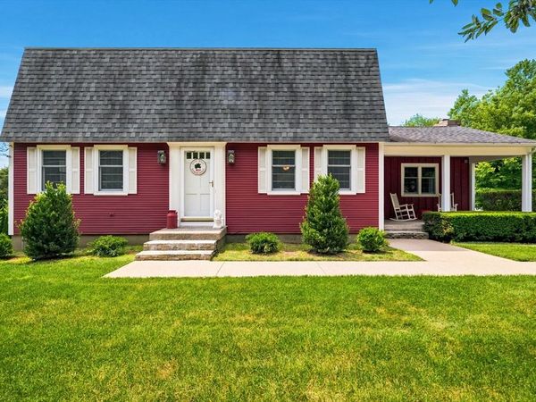 665 Blackstone St, Uxbridge, MA 01569
