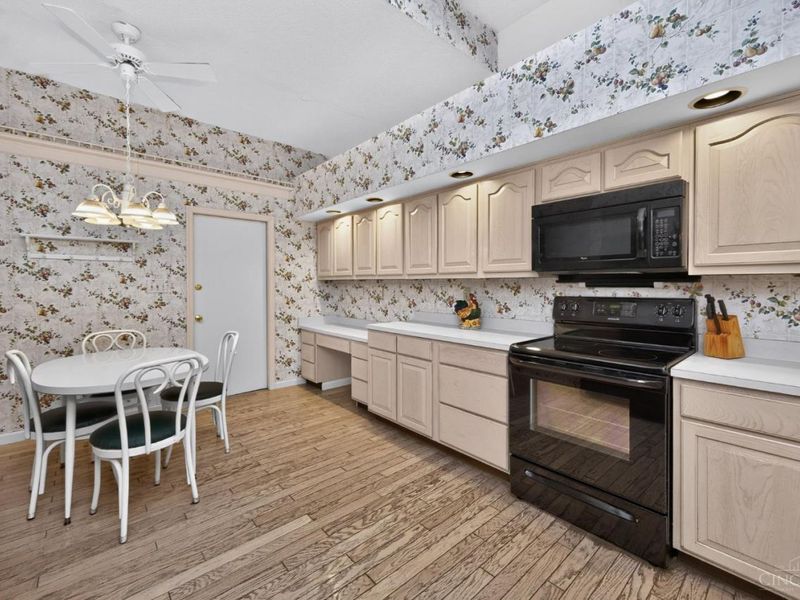 12178 Peak Drive, Springdale, OH 45246 Photo 8