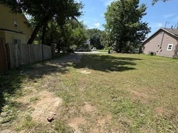 2614 E 8th Street, Kansas City, MO 64124