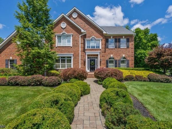17 Sugarwood Way, Warren, NJ 07059