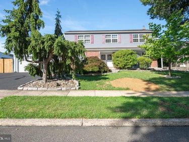 404 PLACEMONT ROAD, FAIRLESS HILLS, PA 19030
