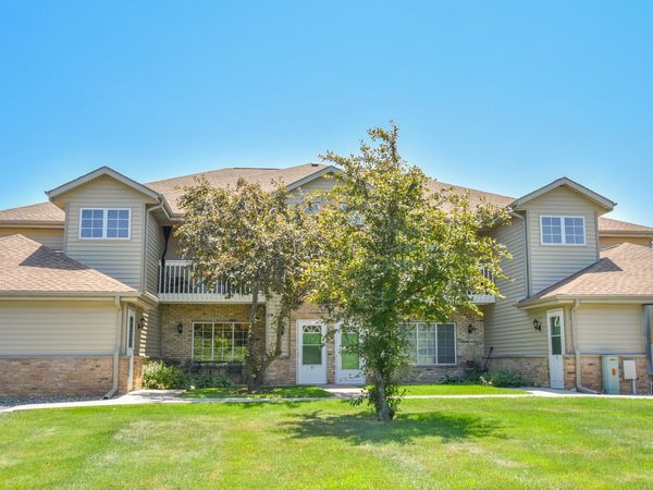 3620 E Barbara Ct, Unit 8, Oak Creek, WI 53154