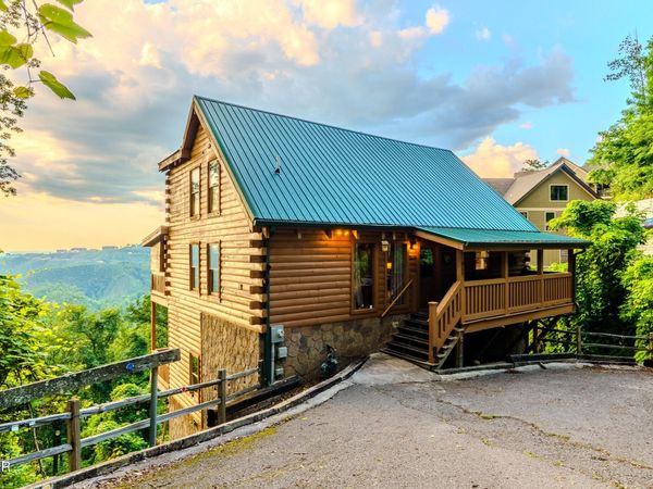 569 Forest Springs Drive , Gatlinburg, TN 37738