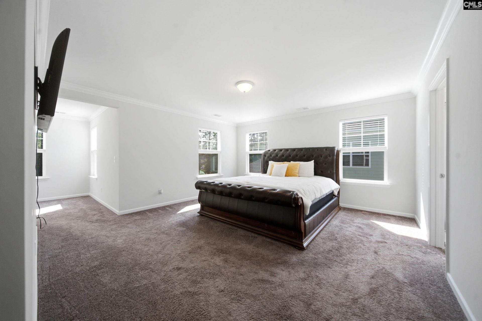 372 Harbour Pointe Drive Photo 12