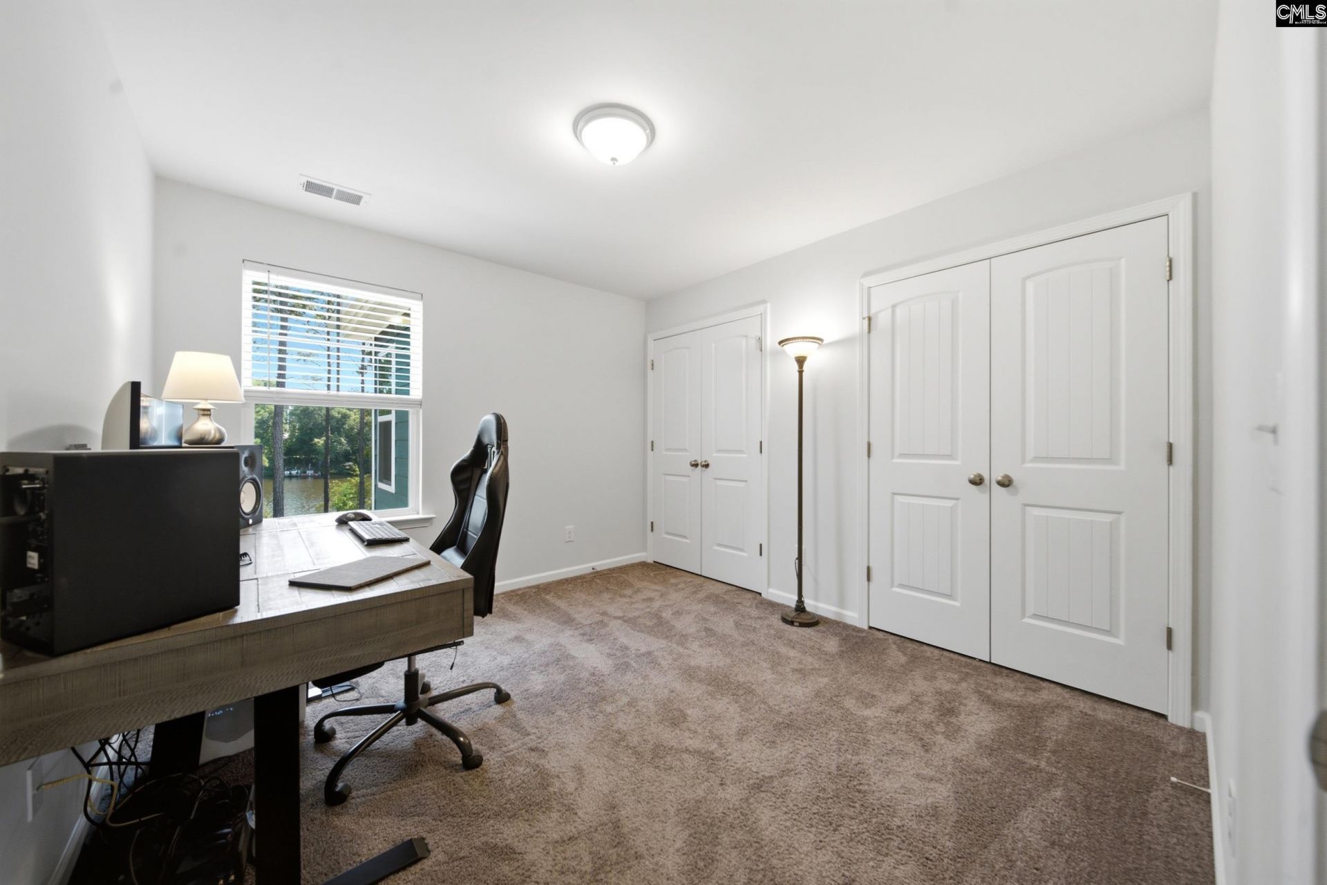 372 Harbour Pointe Drive Photo 18