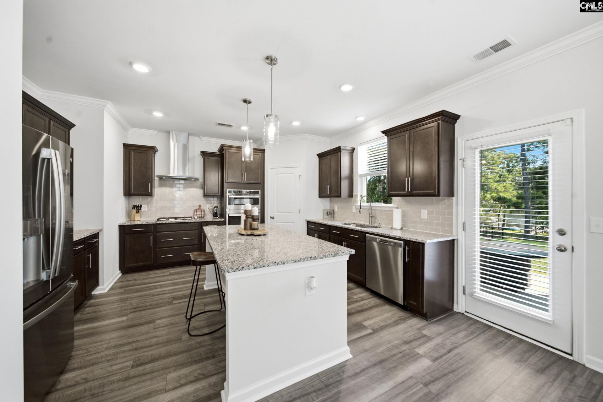 372 Harbour Pointe Drive Photo 4