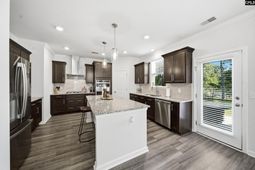 372 Harbour Pointe Drive photo 4