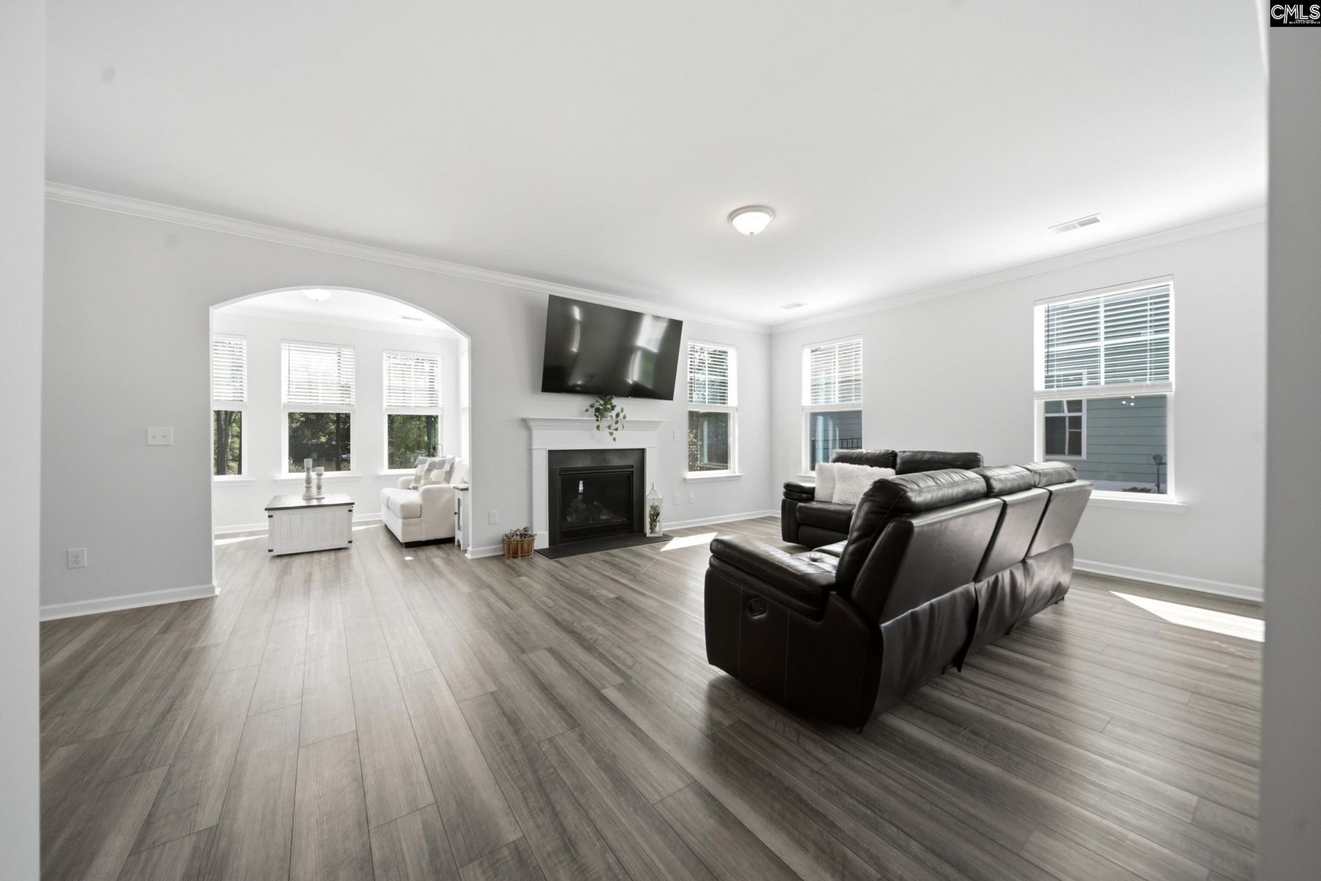 372 Harbour Pointe Drive Photo 8