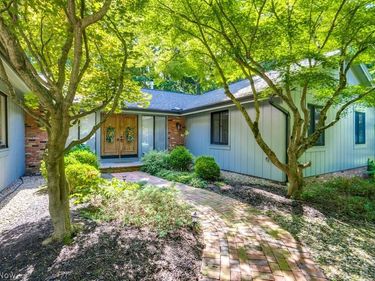 849 Pine Cone Oval, Sagamore Hills, OH 44067