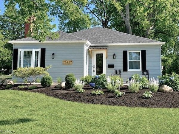 26927 E Oviatt Road, Bay Village, OH 44140