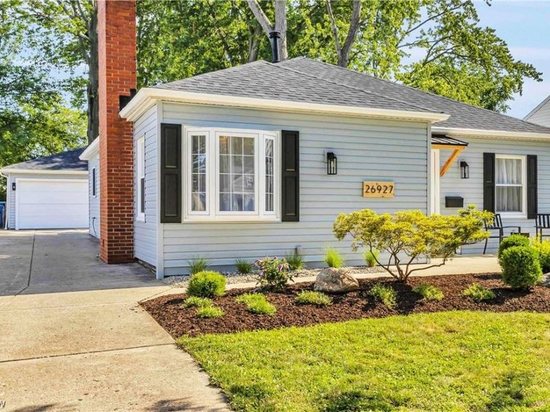 26927 E Oviatt Road, Bay Village, OH 44140 Photo 2