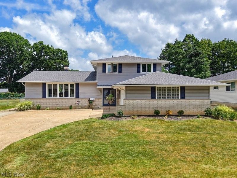 7171 Lakeview Drive, Parma, OH 44129 Photo 2
