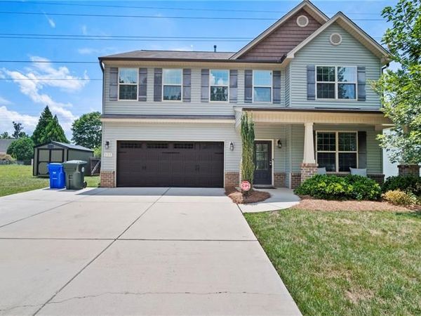 231 Fair Oaks Court , Mebane, NC 27302