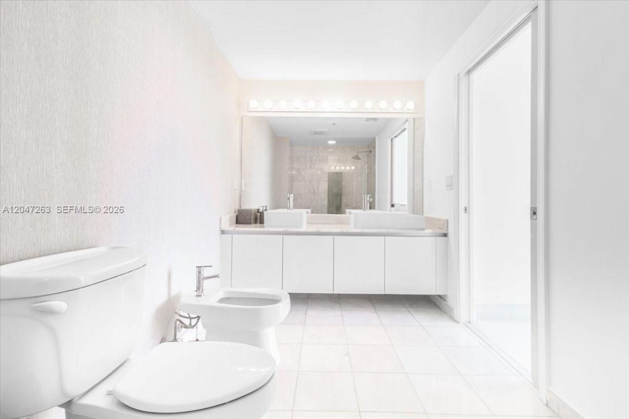 601 NE 36th St , Unit 2203, Miami, FL 33137 Photo