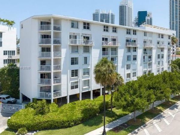 17800 Atlantic Blvd , Unit PH15, Sunny Isles Beach, FL 33160