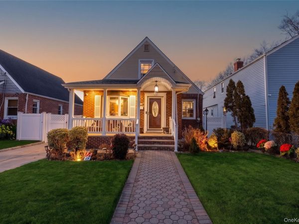 25 Everett Street , Valley Stream, NY 11580