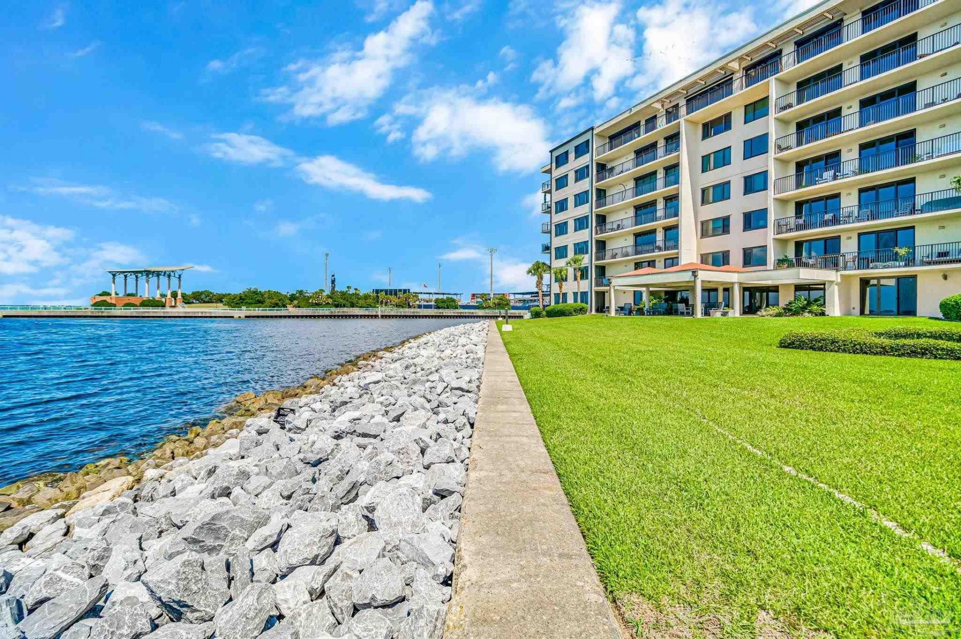 105 Port Royal Way, Pensacola, FL 32502 Main Photo